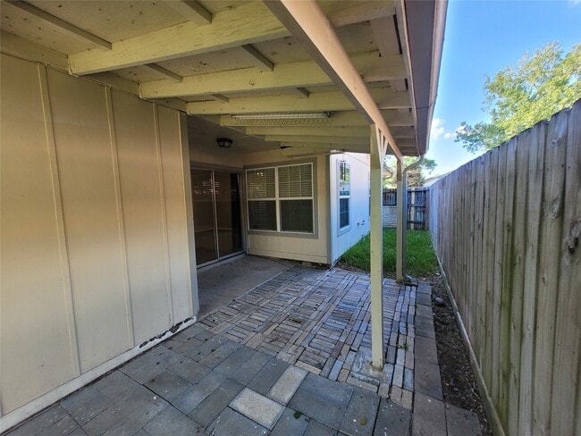 Building Photo - 9843 Mill Shadow Dr