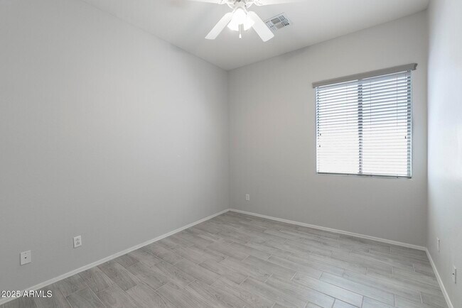 Building Photo - 33309 N 24th Dr