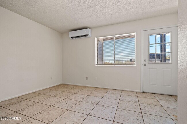 Building Photo - 576 N San Marcos Dr