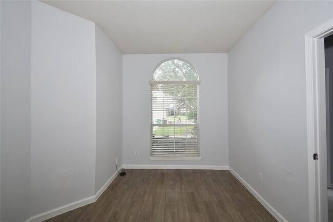 Building Photo - 20703 Whitevine Way