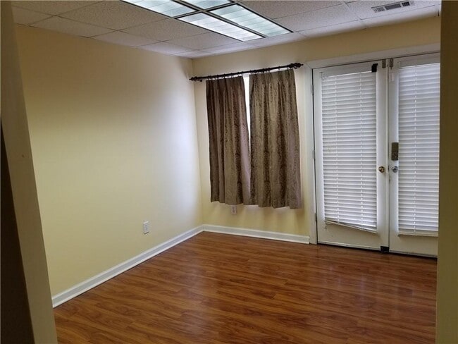 Building Photo - 2828 Oglethorpe Run Square