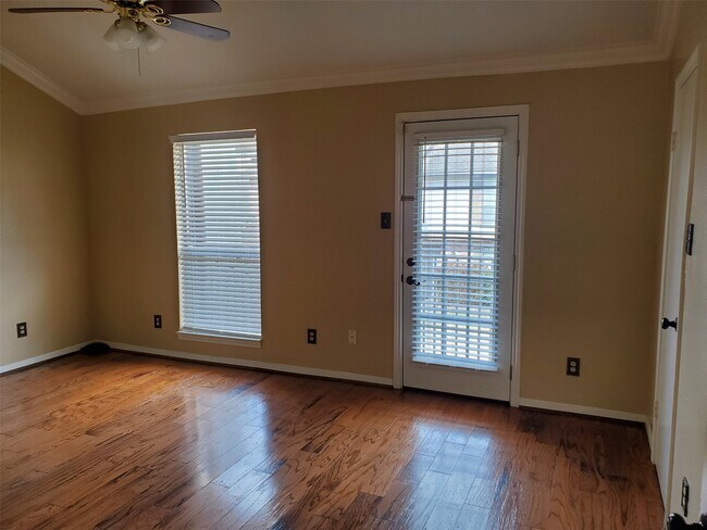 Building Photo - 9339 Westwood Village Dr