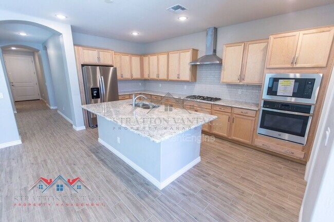 Building Photo - 15243 W Latham St