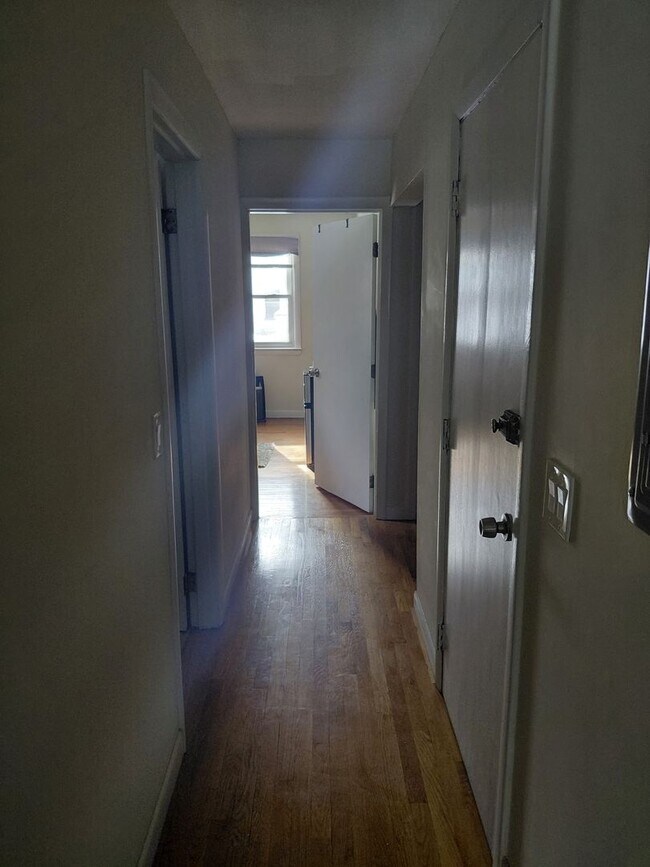 Building Photo - Nicely renovated 3 bed near BU for September 1!