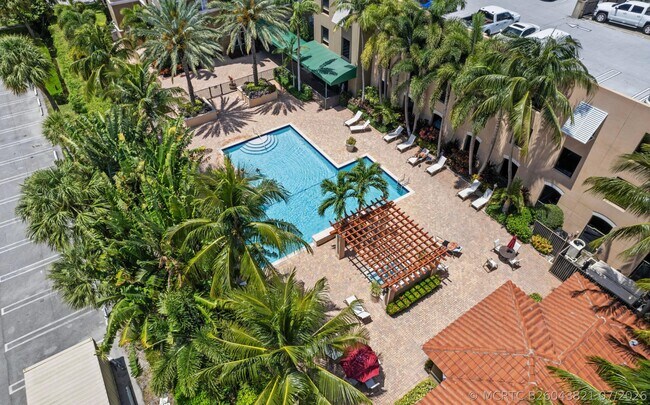 Building Photo - 616 Clearwater Park Rd