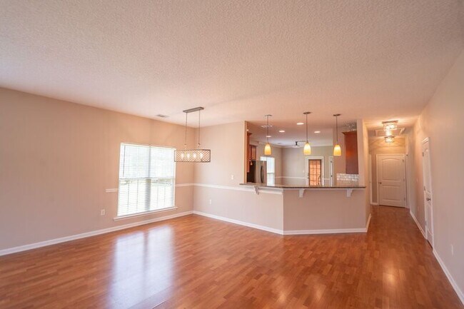 Building Photo - 10 Arbors Cir
