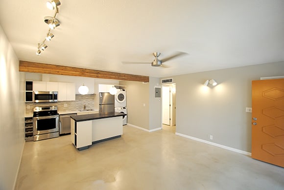Large open plan - Living Room & Kitchen - 425 W Colter St