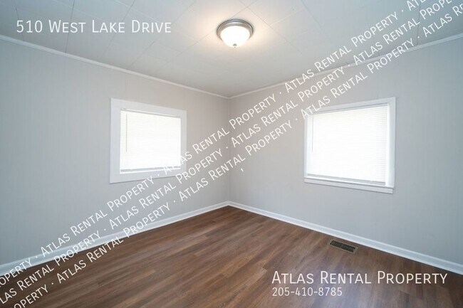 Building Photo - 510 W Lake Dr