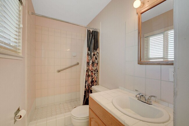 Building Photo - Charming Single-Story Home in Prime Northwest Location