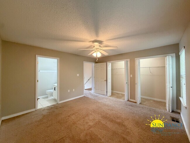 Building Photo - Stunning 2 Bedroom Townhome Near Eglin AFB & Hurlburt Field!