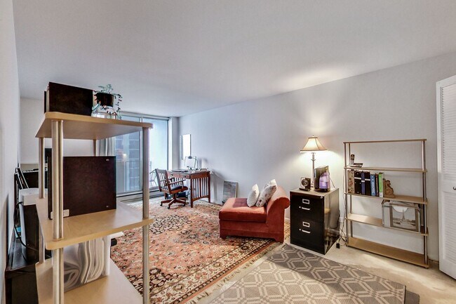 Building Photo - 6033 N Sheridan Rd