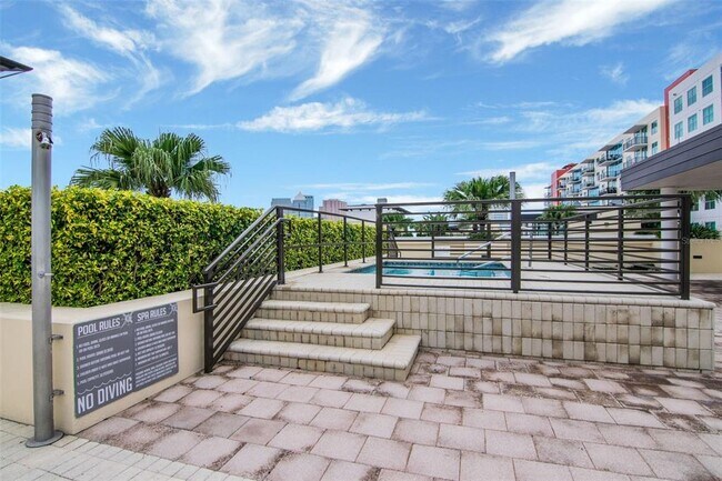 Building Photo - 1120 E Kennedy Blvd