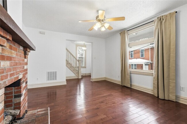 Building Photo - 112 Dewitt St