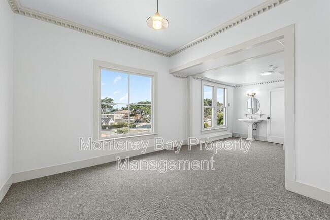 Building Photo - 225 Central Ave