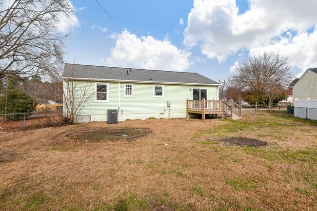 Building Photo - 4008 Gloucester Dr