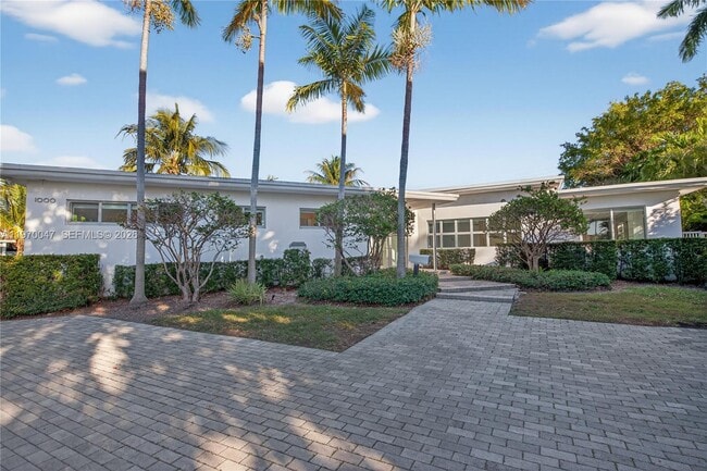 Building Photo - 1000 N Shore Dr