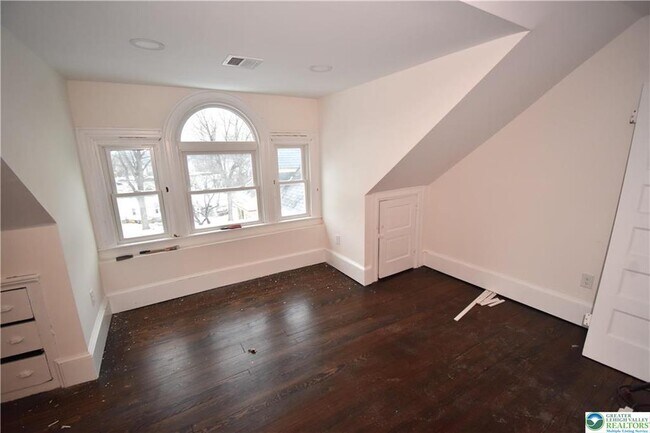 Building Photo - 312 March St