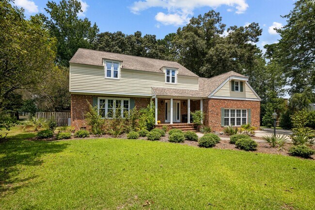 Building Photo - 327 Plantation Dr