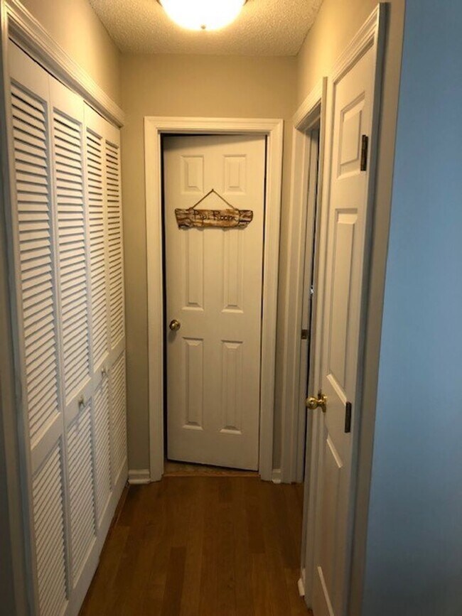 Building Photo - WILLOW CREEK POINTE