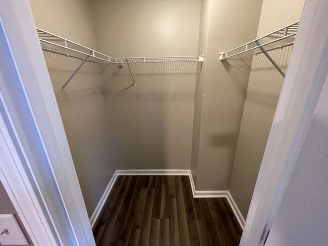 Building Photo - Updated East End Condo For Rent! So Nice