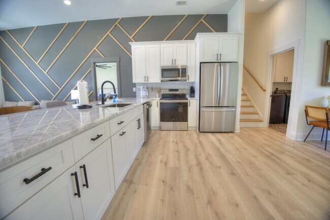Building Photo - 4385 Kinlaw St