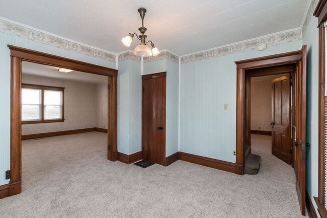 Building Photo - UNIQUE ACREAGE!!  4 Bedroom, 2 Bathroom House in Ames