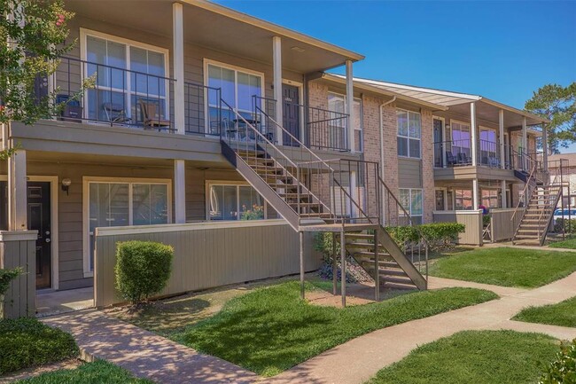 Building Photo - 15330 Ella Blvd Blvd