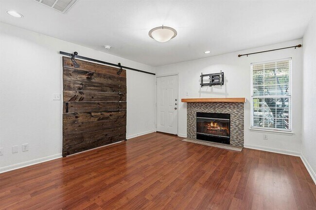 Building Photo - 7685 Northcross Dr