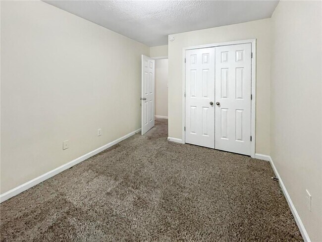 Building Photo - 5000 Lincoln Dr