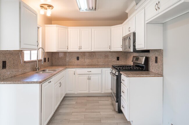 Building Photo - 1611 S Tremont St