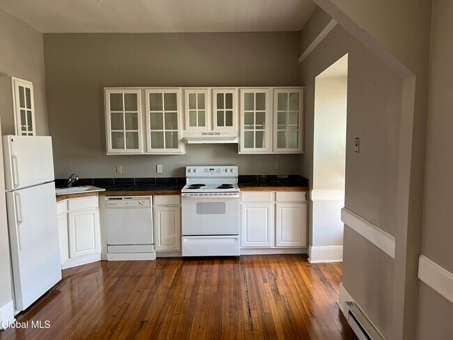 Building Photo - 5 Broadway