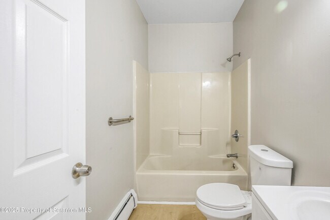 Building Photo - 108 E Market St