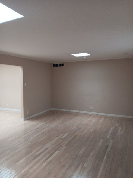 Building Photo - 309 Skyway Ln