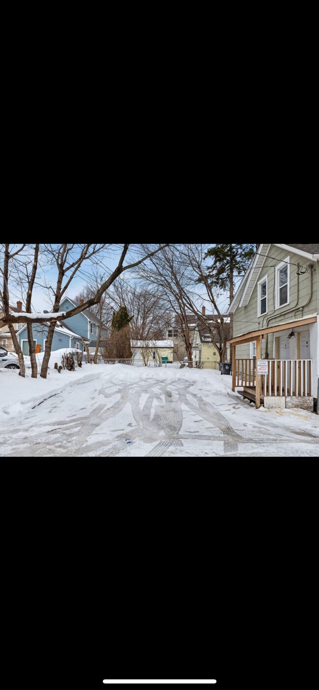 Building Photo - 1060 Arcade St