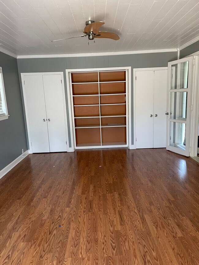 Building Photo - 3 Bedroom / 2 Bath Home Near Campus!