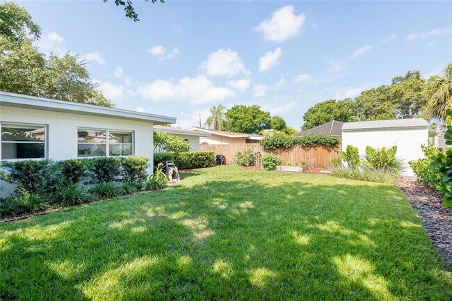 Building Photo - 4831 W Bay Ct Ave