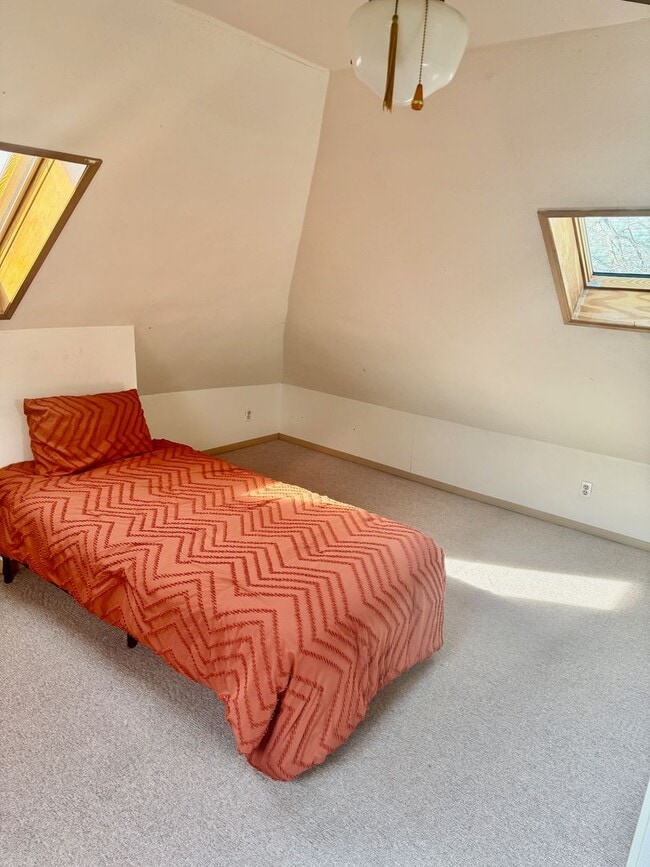 Building Photo - Home Sweet Home Loveland