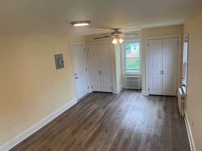 Building Photo - AG 210 Forward