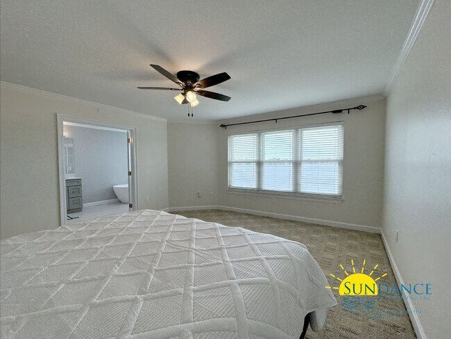 Building Photo - Waterfront Luxury Living on Cinco Bayou!