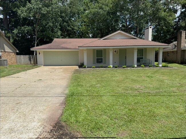 Building Photo - 104 Comanche Dr