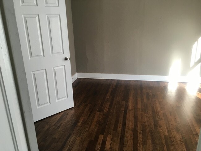 Building Photo - 1409 W Archer St