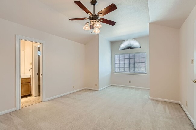 Building Photo - Beautiful 4-bedroom, 3-bath home in the de...