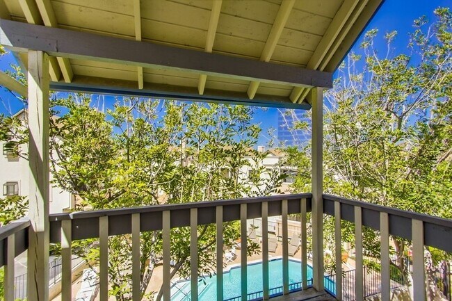 Building Photo - Spacious Townhome in University City for Rent!