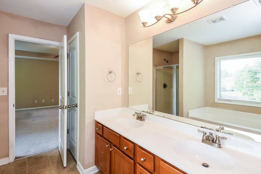 Building Photo - 24 Quail Bend Loop