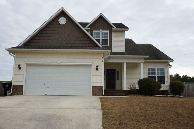 Building Photo - 3 Bedroom 2.5 Bathroom home located in Rogers Farm in Hubert!