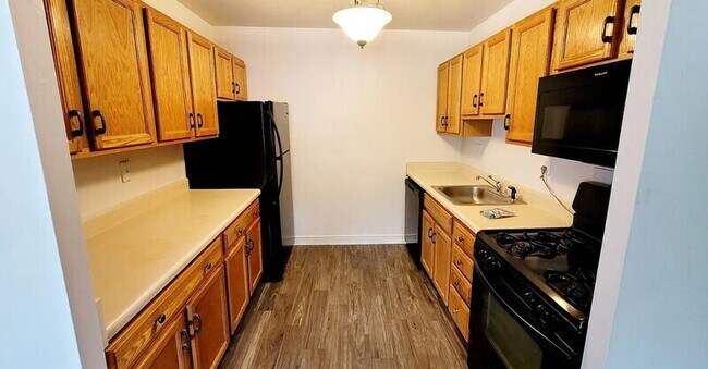 Building Photo - 808 Brook Hill Rd