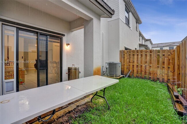 Building Photo - 250 SW 159th Ct