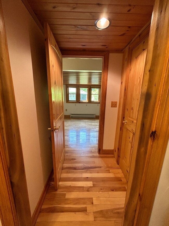 Building Photo - East AVL - Beautiful Zen Garden Apt with Sauna!