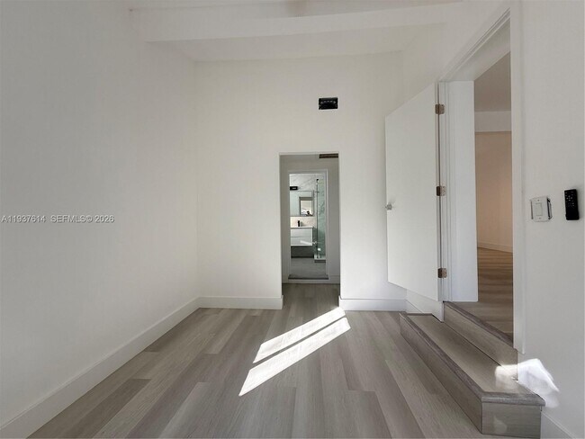 Building Photo - 561 NW 41st St