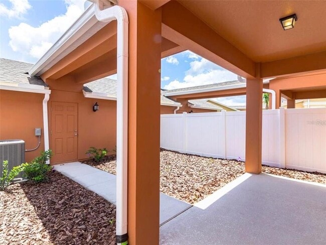 Building Photo - 15470 Honeybell Dr